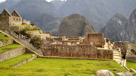 what are two historical landmarks in peru